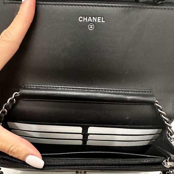 Chanel Signed Wallet on Chain - Picture 4 of 4